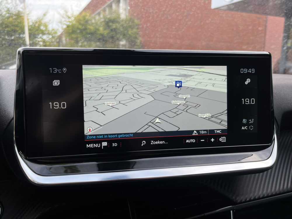 Peugeot 2008 1.2 PureTech Allure 131PK! // 3D COCKPIT // LED // CLIMA // CAMERA+SENSOREN // NAVI+CARPLAY // 26