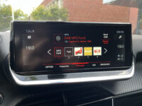 Peugeot 2008 1.2 PureTech Allure 131PK! // 3D COCKPIT // LED // CLIMA // CAMERA+SENSOREN // NAVI+CARPLAY // 61