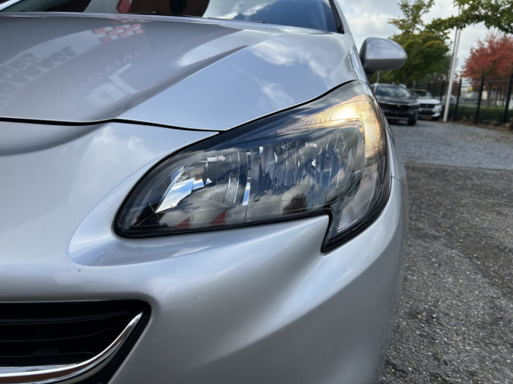 Opel Corsa 1.2 Edition //45000KM!!! CRUISE CONTROL // APPLE-ANDROID AUTO // AIRCO // STUUR+STOELVERWARMING // PARKEERSENSOREN // 23