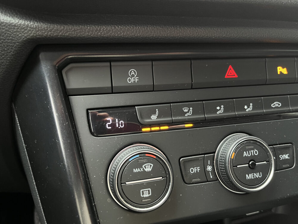 Volkswagen T-Roc 1.0 TSI Style // ADAPT. CRUISE // CLIMA // NAVI // STOELVERWARMING // PDC V+A // 24