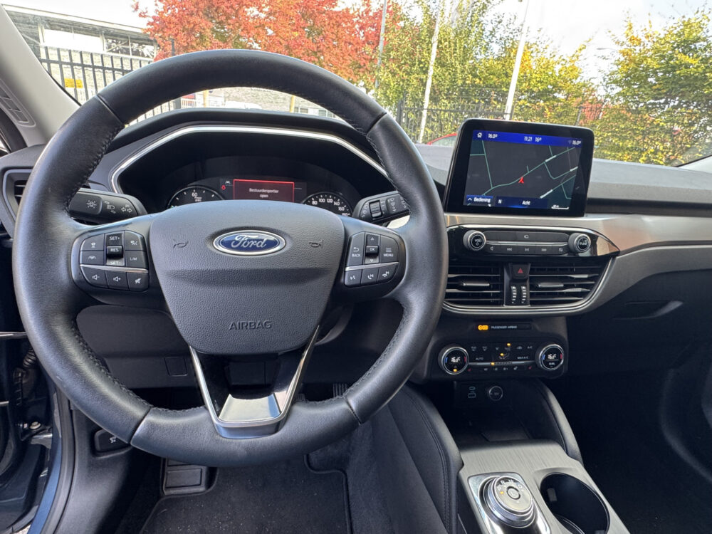 Ford Kuga 2.5 PHEV Titanium // CAMERA+SENSOREN // DODEHOEK // ADAPTIVE CRUISE // NAVI+CARPLAY // STOEL VERWARMING // 10