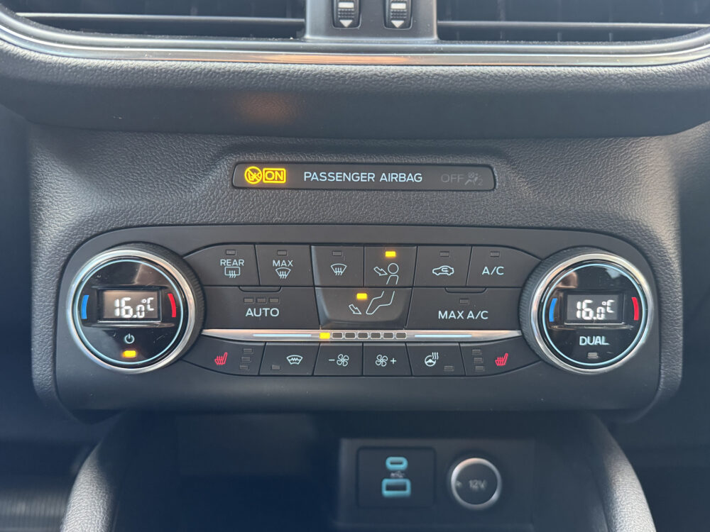 Ford Kuga 2.5 PHEV Titanium // CAMERA+SENSOREN // DODEHOEK // ADAPTIVE CRUISE // NAVI+CARPLAY // STOEL VERWARMING // 19