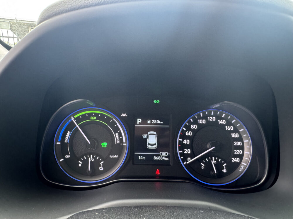 Hyundai KONA 1.6 GDI HEV Fashion // NAVI // APPLE CARPLAY / ANDOID AUTO // CAMERA // CLIMA // CRUISE // STOEL + STUURVERWARMING // 18