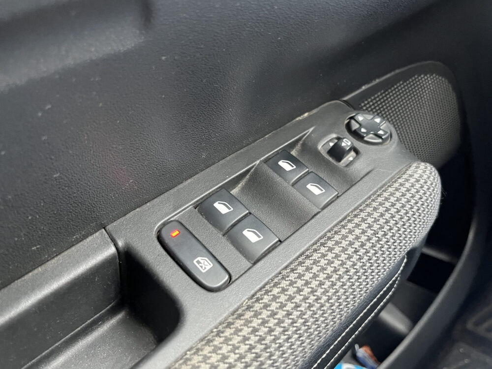 Citroën C3 Aircross 1.2 PureTech S&S Shine // TREKHAAK // NAVI // CLIMA // PDC // CRUISE // APPLE CARPLAY / ANDROID AUTO // 21