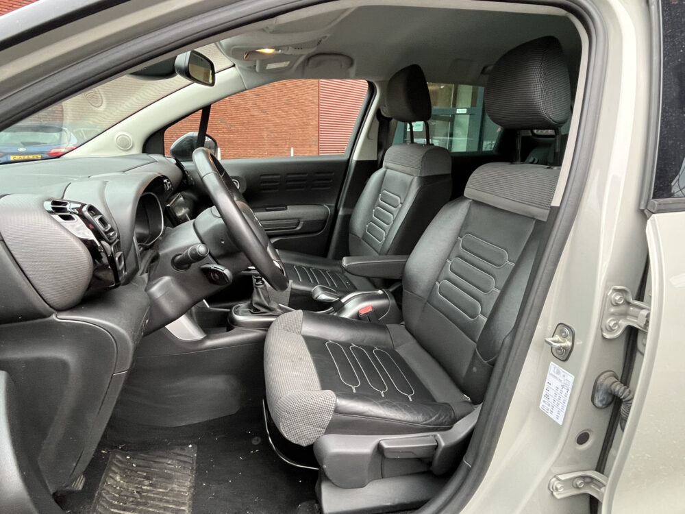 Citroën C3 Aircross 1.2 PureTech S&S Shine // TREKHAAK // NAVI // CLIMA // PDC // CRUISE // APPLE CARPLAY / ANDROID AUTO // 7