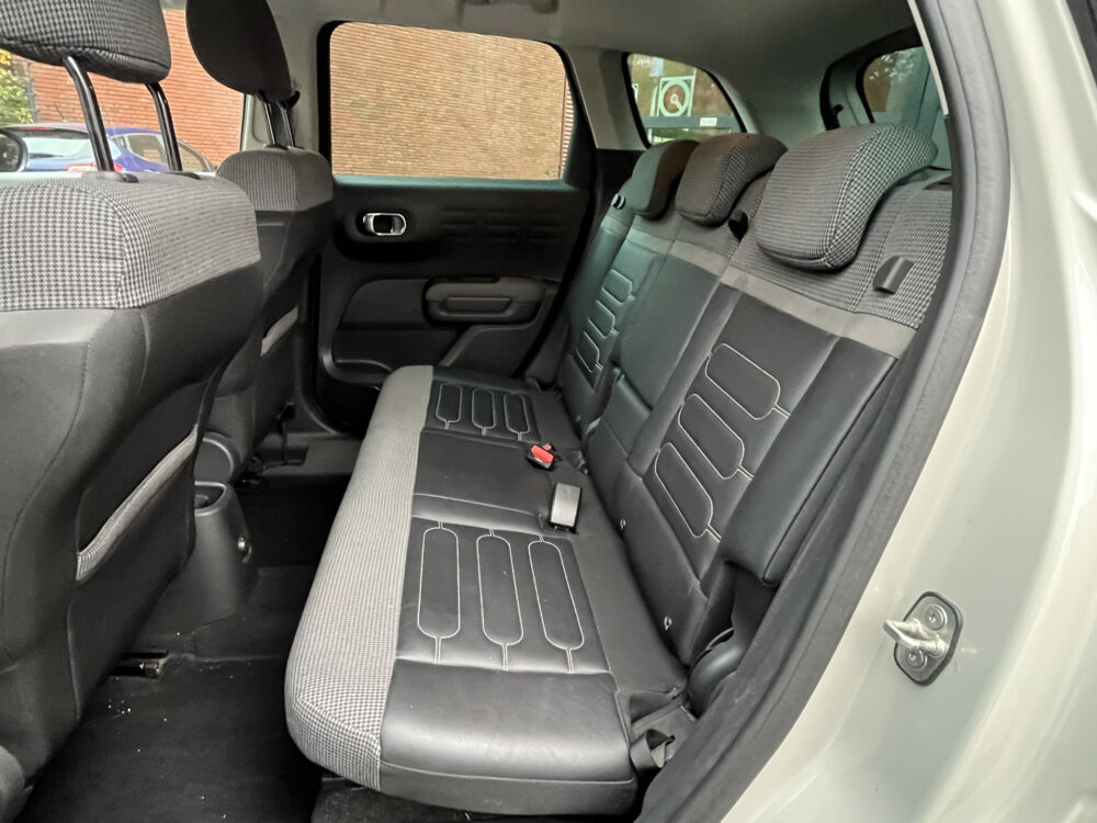 Citroën C3 Aircross 1.2 PureTech S&S Shine // TREKHAAK // NAVI // CLIMA // PDC // CRUISE // APPLE CARPLAY / ANDROID AUTO // 8