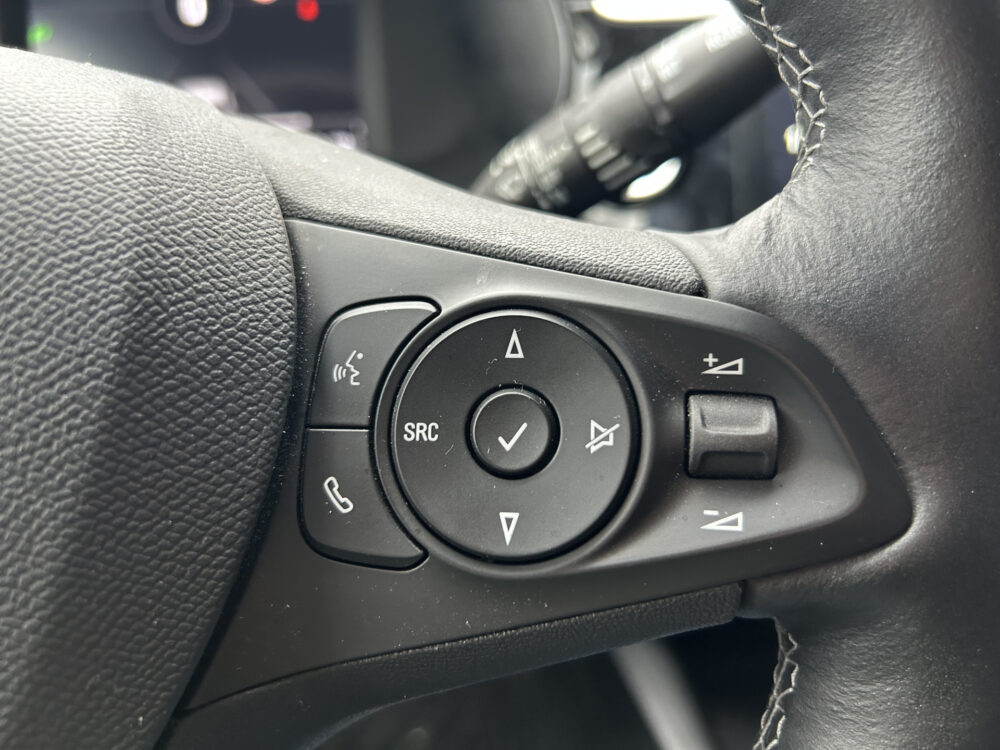 Opel CORSA-E Ultimate 50 kWh // FULL LED // NAVI + CARPLAY // CAMERA // PDC V+A // CLIMA // KEYLESS // HALF-LEDER 10