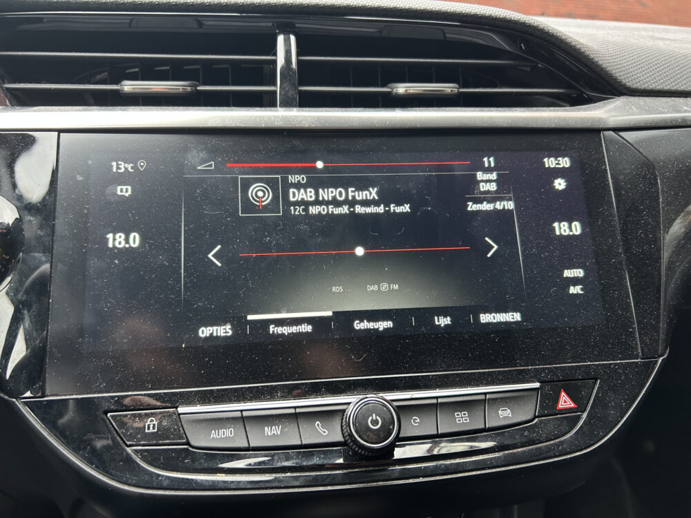 Opel CORSA-E Ultimate 50 kWh // FULL LED // NAVI + CARPLAY // CAMERA // PDC V+A // CLIMA // KEYLESS // HALF-LEDER 18