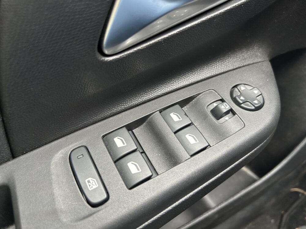 Opel CORSA-E Ultimate 50 kWh // FULL LED // NAVI + CARPLAY // CAMERA // PDC V+A // CLIMA // KEYLESS // HALF-LEDER 23