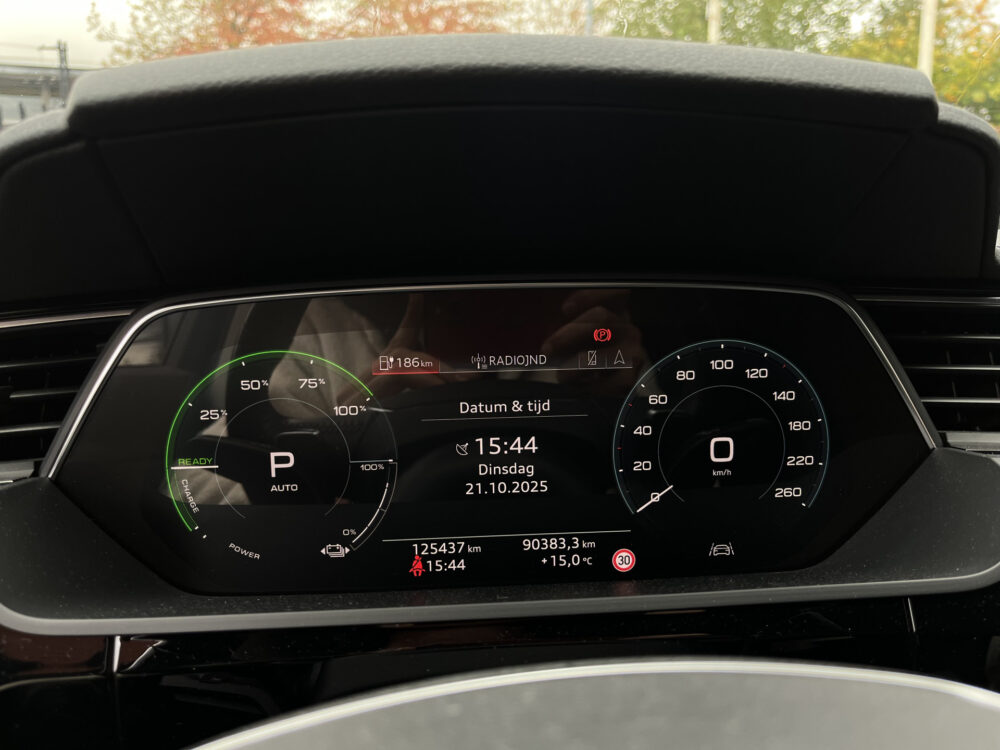 Audi e-tron e-tron 50 quattro Launch Black Edition 71 kWh - SOH 100%!! // HALF LEDER-ALCANTARA // ELEK. KLEP // VIRTUAL COCKPIT // KEYLESS / 39