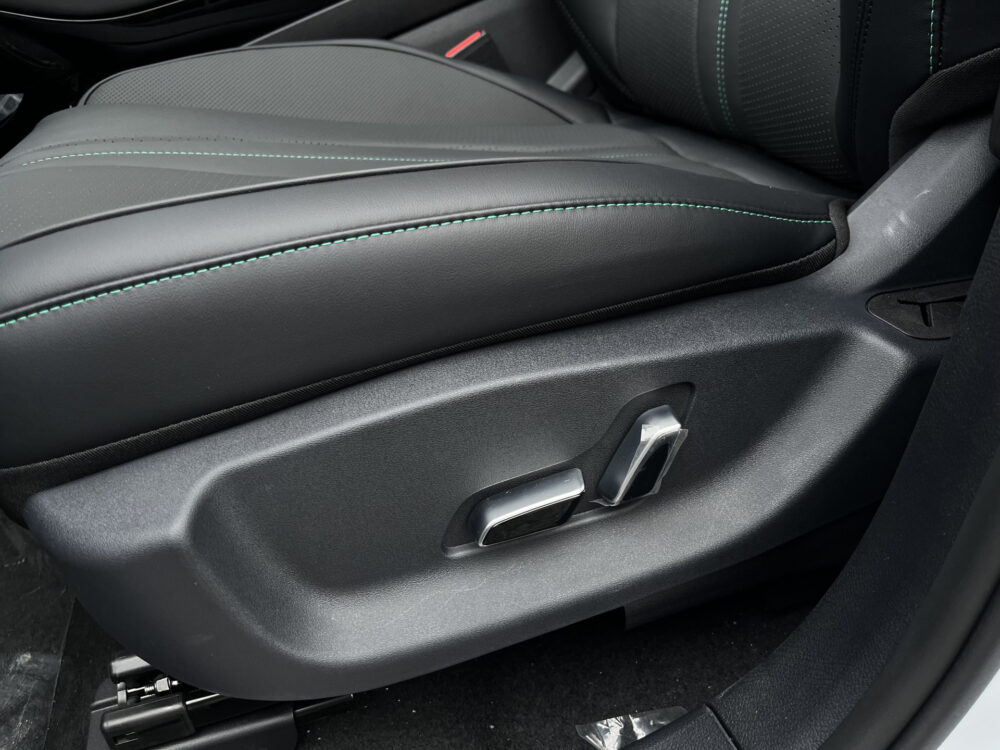 BYD SEAL U 1.5 DM-i FWD Boost // 360 CAMERA+SENSOREN // SCHUIF-KANTELDAK // LEDER+ELEK. STOELEN // DODEHOEK // KEYLESS // STOELVERWARMING-K 18