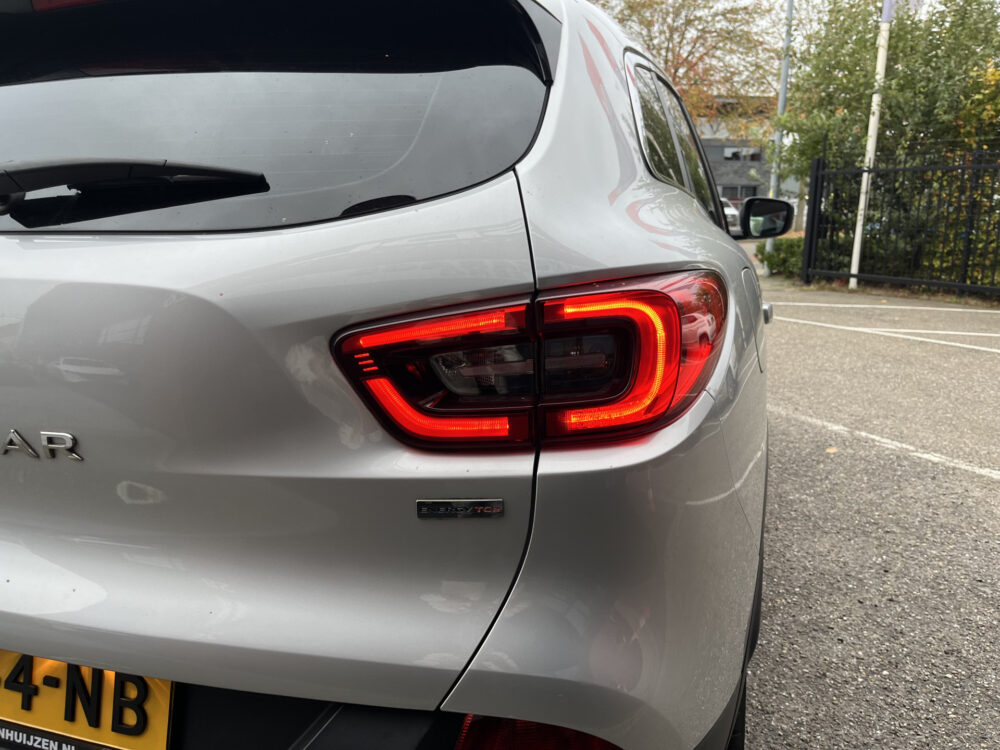 Renault Kadjar 1.6 TCe Intens // LEDER // LED // KEYLESS // DODEHOEK // NAVI+CARPLAY // CAMERA+SENSOREN // BOSE AUDIO // 12