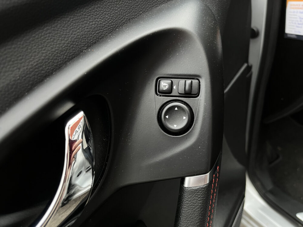 Renault Kadjar 1.6 TCe Intens // LEDER // LED // KEYLESS // DODEHOEK // NAVI+CARPLAY // CAMERA+SENSOREN // BOSE AUDIO // 20