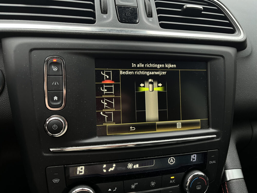 Renault Kadjar 1.6 TCe Intens // LEDER // LED // KEYLESS // DODEHOEK // NAVI+CARPLAY // CAMERA+SENSOREN // BOSE AUDIO // 30