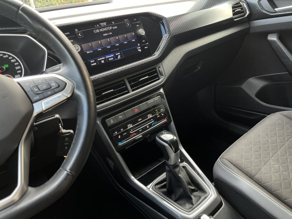 Volkswagen T-Cross 1.5 TSI Style // LED // ADAPT. CRUISE // CLIMA // CAMERA+SENSOREN // APPLE-ANDROID AUTO // STOELVERWARMING // 22