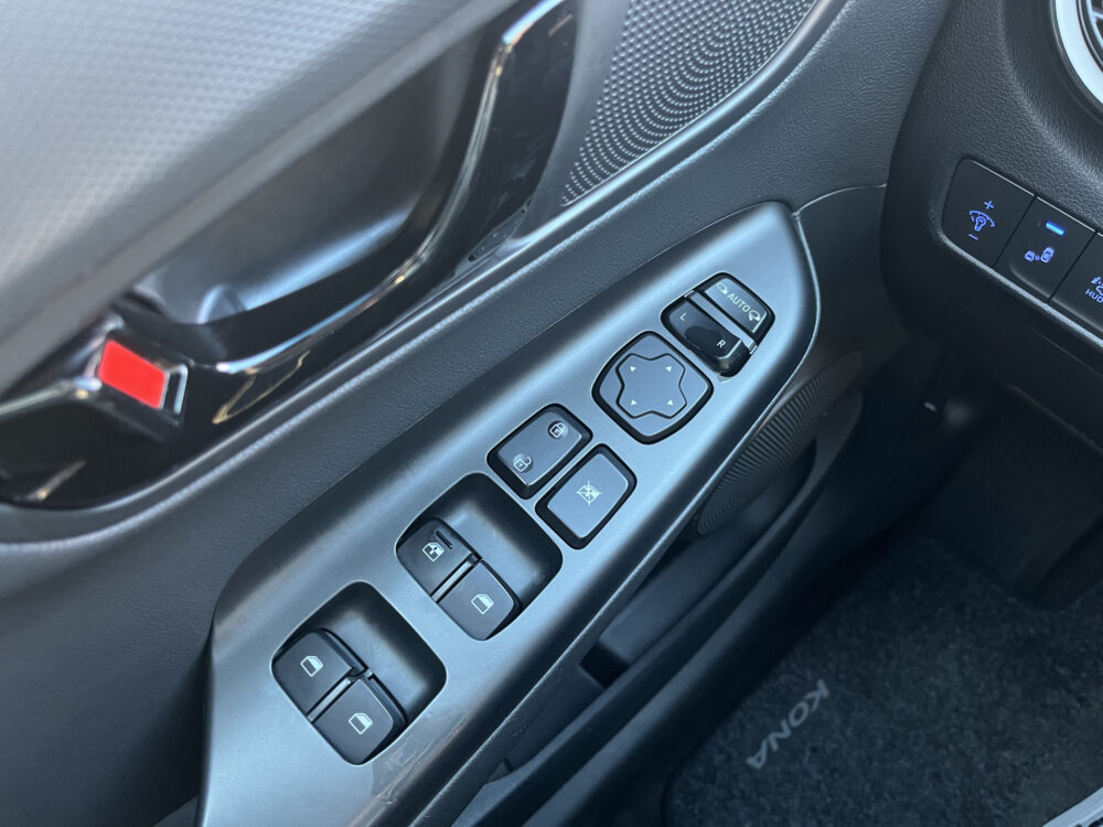 Hyundai KONA 1.6 GDI HEV Premium // DODEHOEK // HEAD-UP DISPLAY // KEYLESS // LEDER // CAMERA+SENSOREN // LED // CLIMA // STUUR+STOELVERWARMI 17