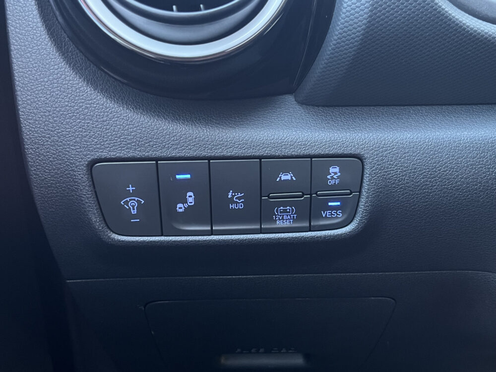 Hyundai KONA 1.6 GDI HEV Premium // DODEHOEK // HEAD-UP DISPLAY // KEYLESS // LEDER // CAMERA+SENSOREN // LED // CLIMA // STUUR+STOELVERWARMI 20