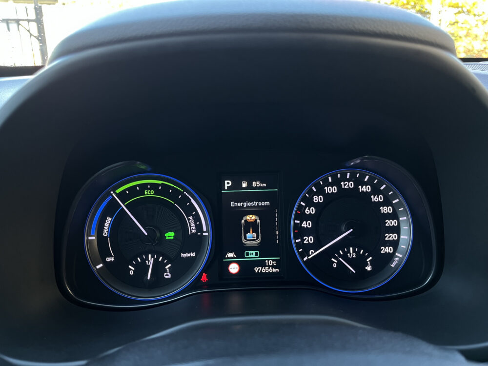 Hyundai KONA 1.6 GDI HEV Premium // DODEHOEK // HEAD-UP DISPLAY // KEYLESS // LEDER // CAMERA+SENSOREN // LED // CLIMA // STUUR+STOELVERWARMI 41