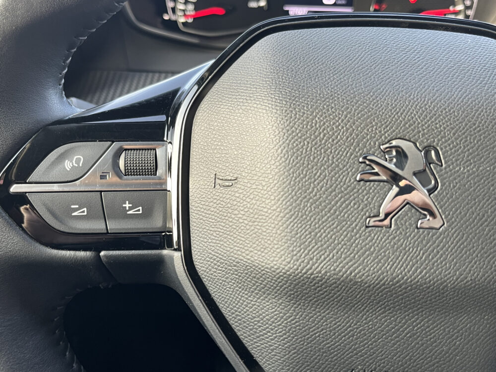 Peugeot 2008 1.2 PureTech Allure Pack // APPLE CARPLAY-ANDROID AUTO // CAMERA // CLIMA // CRUISE // PDC // 10