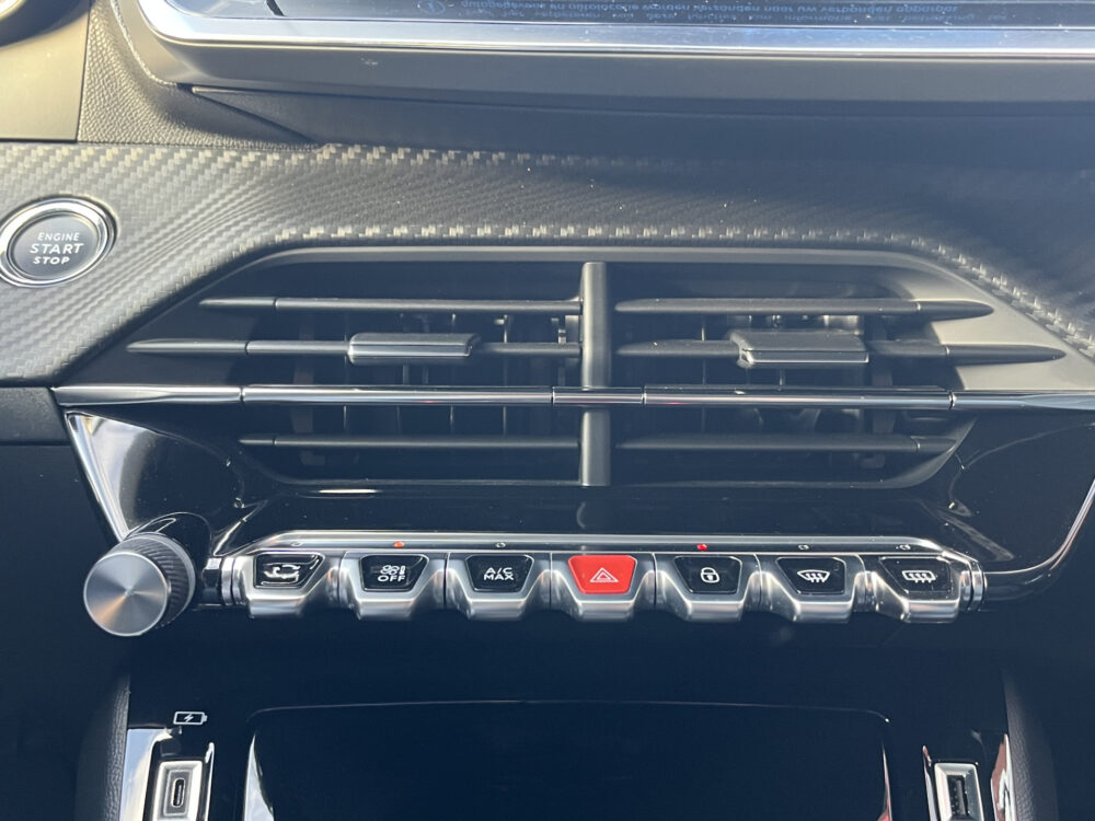 Peugeot 2008 1.2 PureTech Allure Pack // APPLE CARPLAY-ANDROID AUTO // CAMERA // CLIMA // CRUISE // PDC // 19