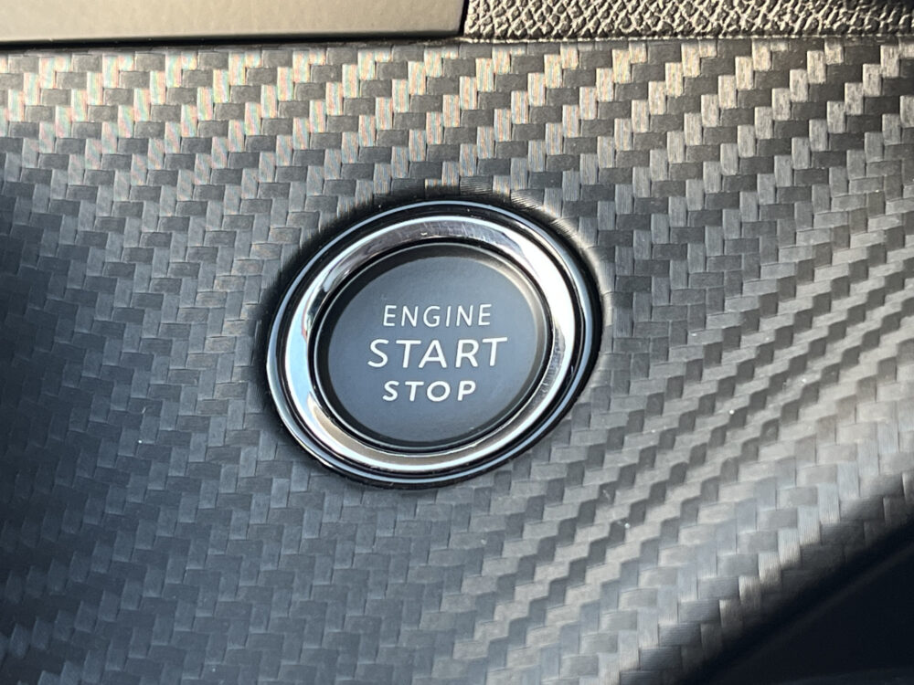 Peugeot 2008 1.2 PureTech Allure Pack // APPLE CARPLAY-ANDROID AUTO // CAMERA // CLIMA // CRUISE // PDC // 21