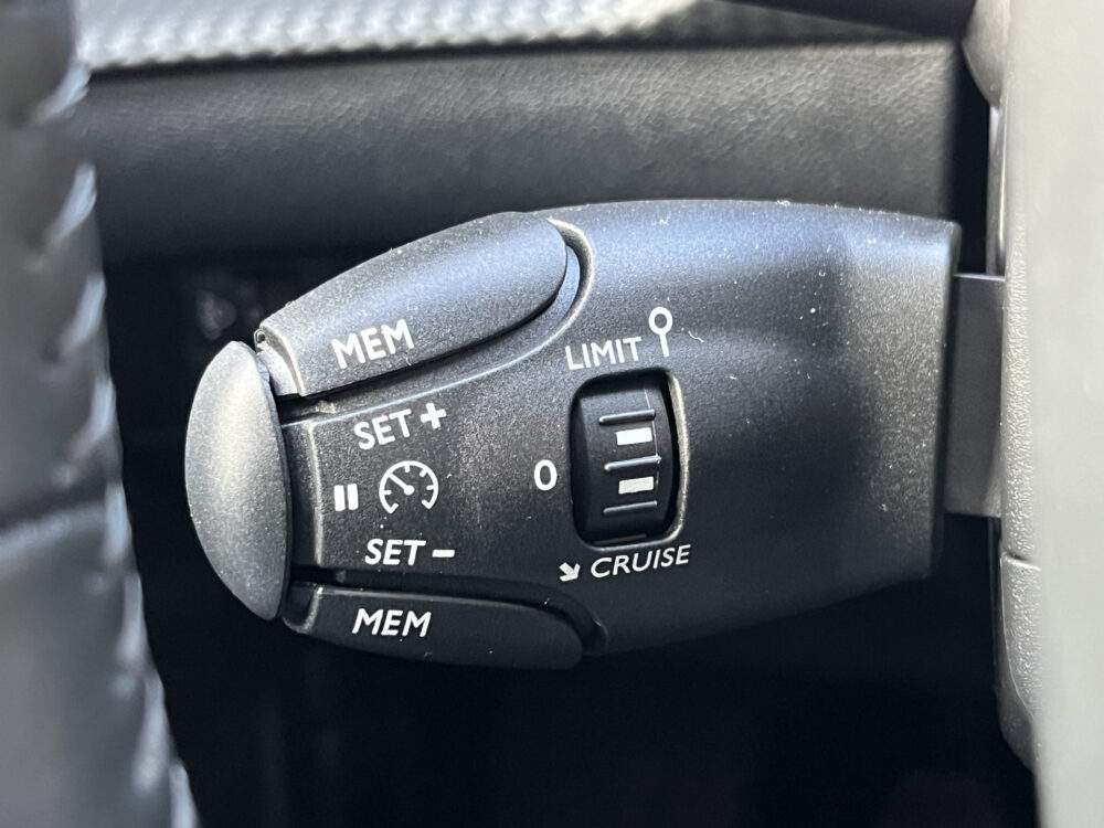 Peugeot 2008 1.2 PureTech Allure Pack // APPLE CARPLAY-ANDROID AUTO // CAMERA // CLIMA // CRUISE // PDC // 23