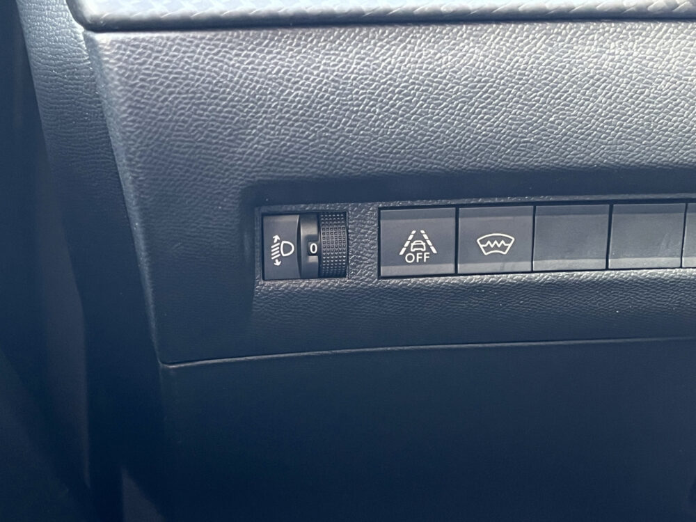 Peugeot 2008 1.2 PureTech Allure Pack // APPLE CARPLAY-ANDROID AUTO // CAMERA // CLIMA // CRUISE // PDC // 25