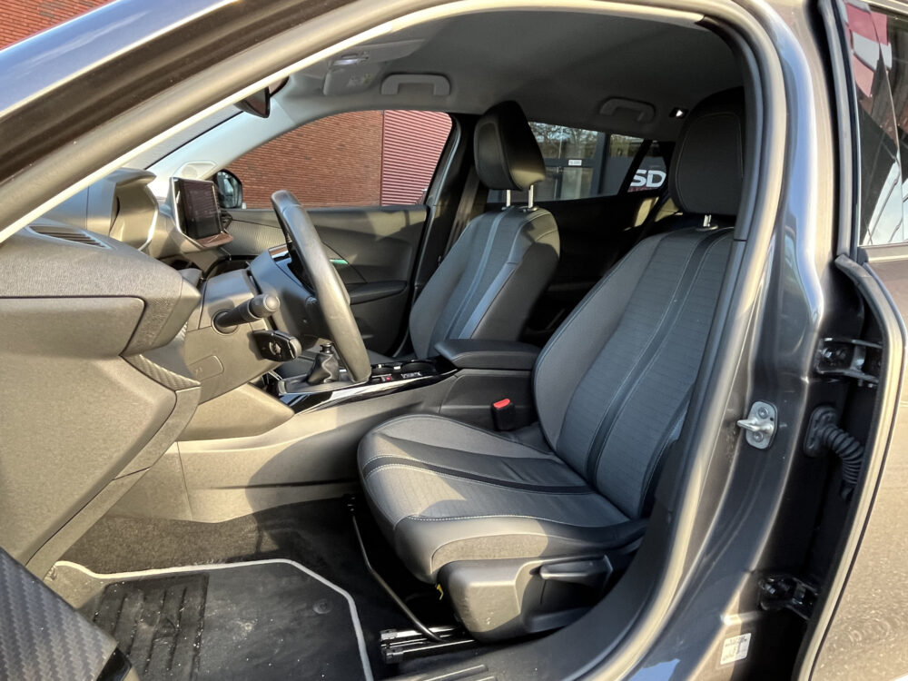 Peugeot 2008 1.2 PureTech Allure Pack // APPLE CARPLAY-ANDROID AUTO // CAMERA // CLIMA // CRUISE // PDC // 7