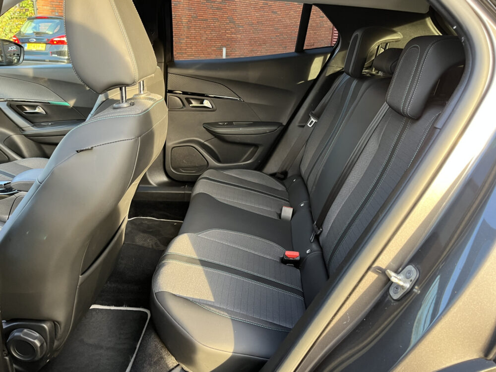 Peugeot 2008 1.2 PureTech Allure Pack // APPLE CARPLAY-ANDROID AUTO // CAMERA // CLIMA // CRUISE // PDC // 8