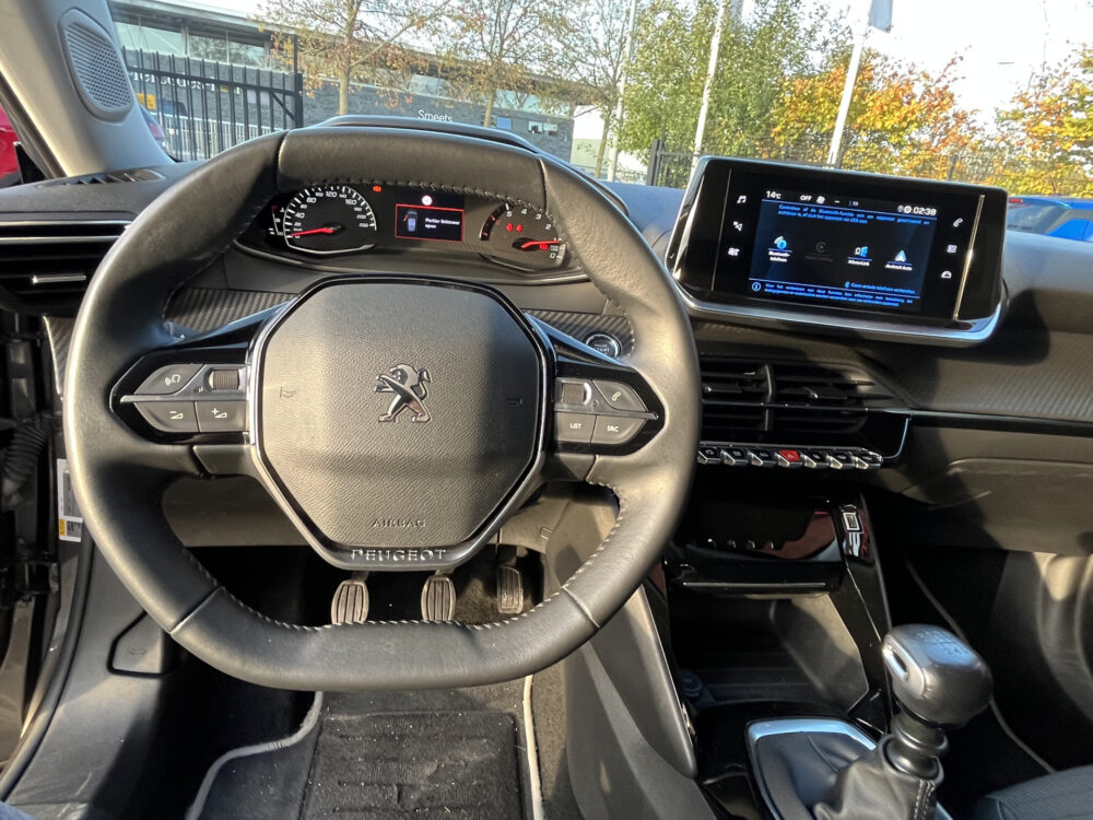 Peugeot 2008 1.2 PureTech Allure Pack // APPLE CARPLAY-ANDROID AUTO // CAMERA // CLIMA // CRUISE // PDC // 9