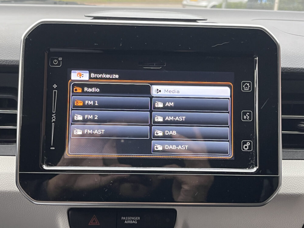 Suzuki Ignis 1.2 Smart Hybrid Stijl // NAVI // CAMERA // AIRCO // STOELVERWARMING // LED DAGRIJVERLICHTING // 16