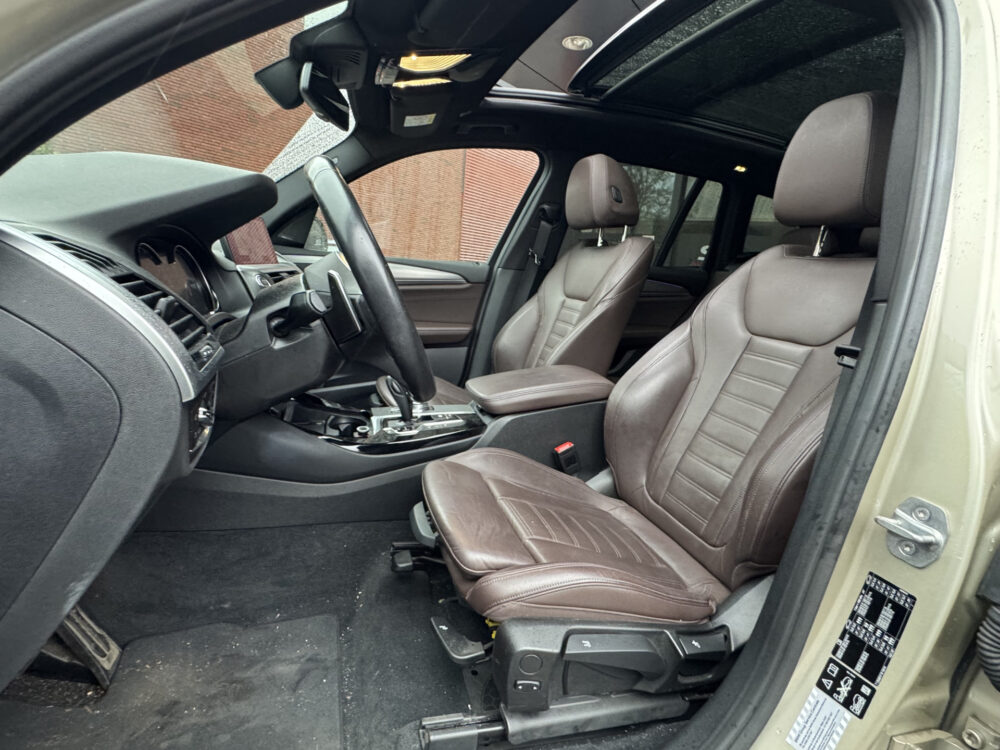 BMW X3 xDrive20i High Executive // FULL LED // NAVI // PANO/SCHUIFKANTELDAK // CAMERA // ADAPTIVE CRUISE // M-PAKKET 10