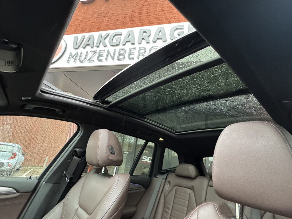 BMW X3 xDrive20i High Executive // FULL LED // NAVI // PANO/SCHUIFKANTELDAK // CAMERA // ADAPTIVE CRUISE // M-PAKKET 12
