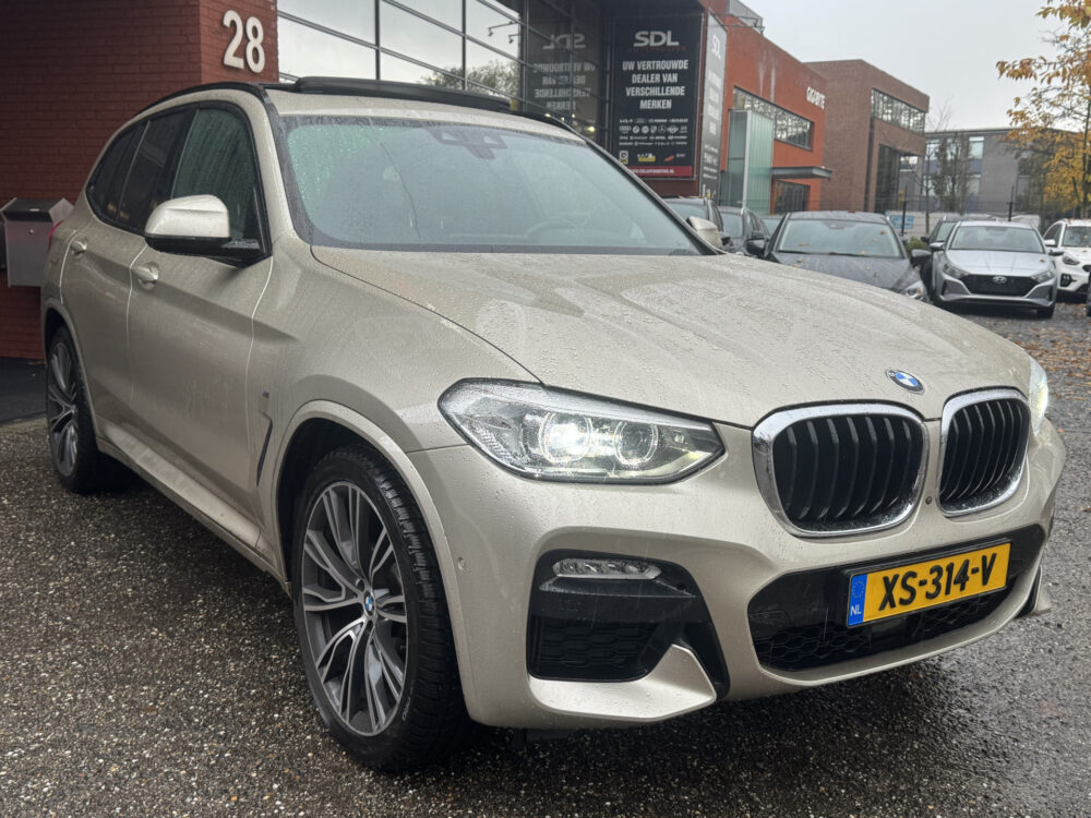 BMW X3 xDrive20i High Executive // FULL LED // NAVI // PANO/SCHUIFKANTELDAK // CAMERA // ADAPTIVE CRUISE // M-PAKKET 2