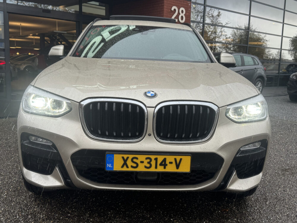 BMW X3 xDrive20i High Executive // FULL LED // NAVI // PANO/SCHUIFKANTELDAK // CAMERA // ADAPTIVE CRUISE // M-PAKKET 6