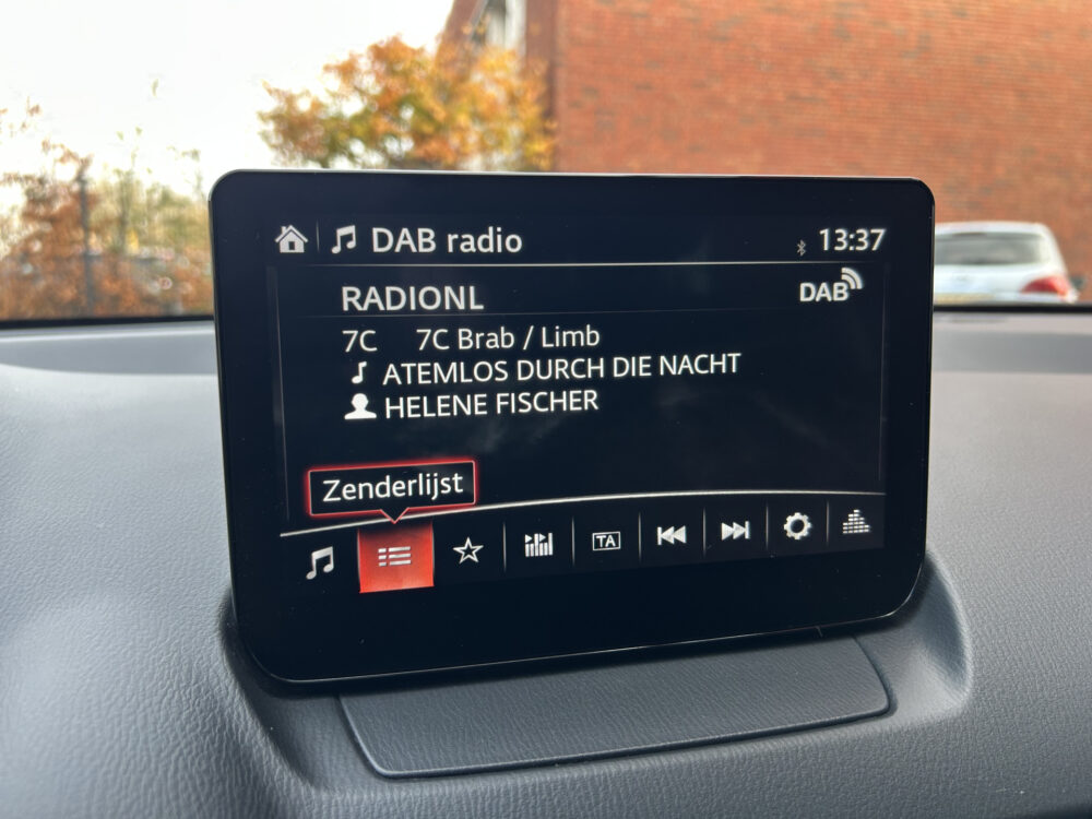 Mazda 2 1.5 Skyactiv-G Comfort // NAVI + CARPLAY // PDC // CRUISE // AIRCO // STOELVERWARMING 17