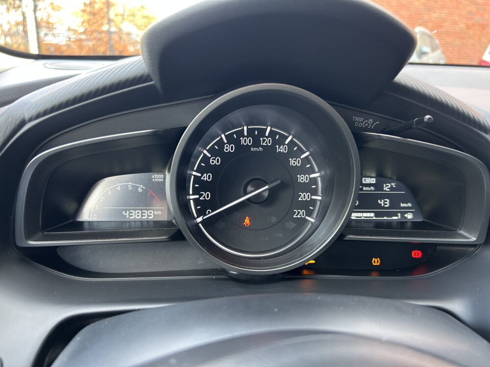 Mazda 2 1.5 Skyactiv-G Comfort // NAVI + CARPLAY // PDC // CRUISE // AIRCO // STOELVERWARMING 30