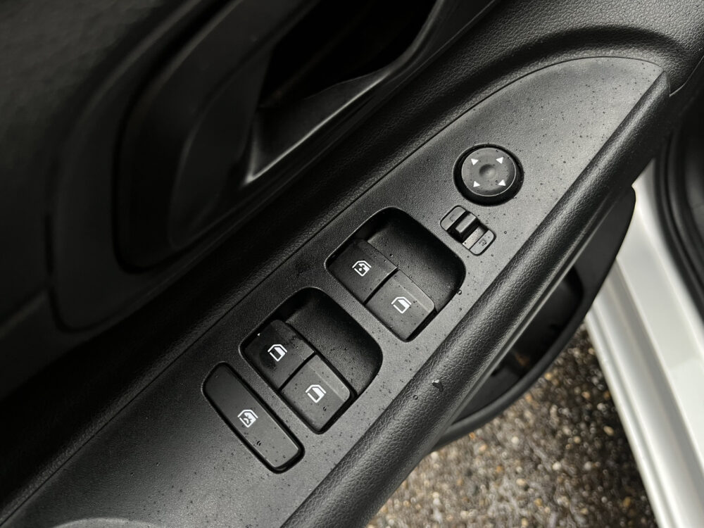 Hyundai i20 1.0 T-GDI Comfort Smart // DIGITAL COCKPIT // CRUISE // CAMERA+SENSOREN // NAVI+CARPLAY // 14