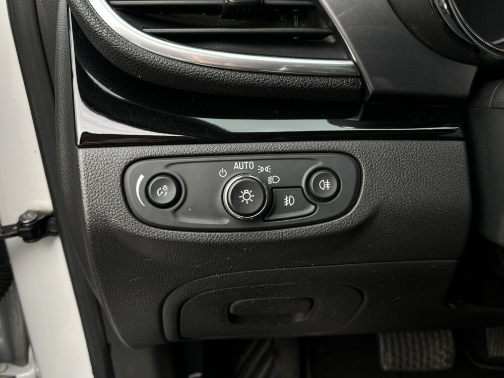 Opel Mokka X 1.4 Turbo Edition // LED // NAVI + CARPLAY // CRUISE CONTROL // PARKEERSENSOREN VOOR+ACHTER // 17