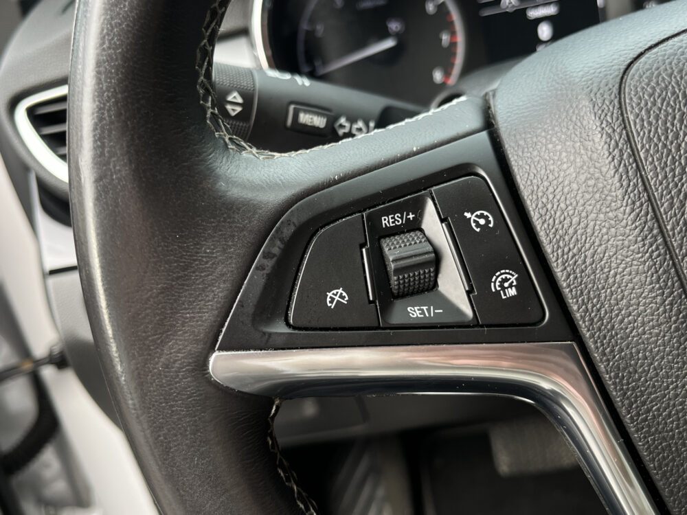 Opel Mokka X 1.4 Turbo Edition // LED // NAVI + CARPLAY // CRUISE CONTROL // PARKEERSENSOREN VOOR+ACHTER // 18