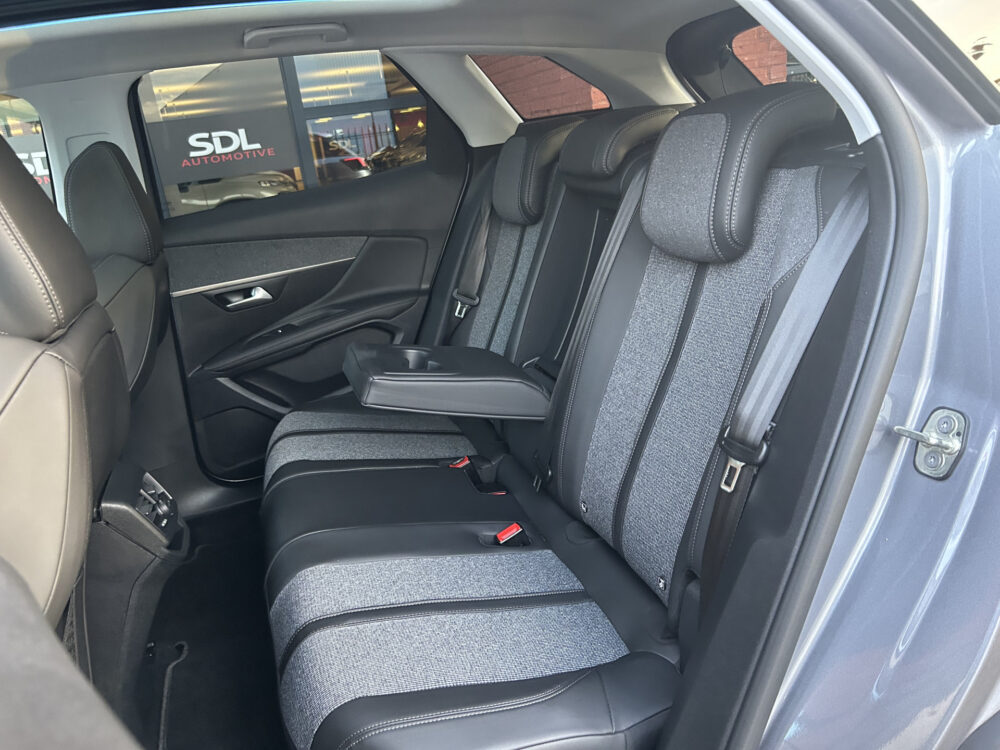 Peugeot 3008 1.2 PureTech Allure 1e EIGENAAR!! // LED // NAVI + CARPLAY // PDC V+A // CAMERA V+A // PANO/SCHUIFKANTELDAK 28