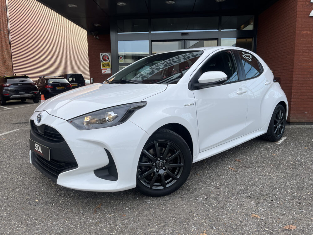 Toyota Yaris 1.5 Hybrid Business Plus // ADAPTIEVE CRUISE // NAVI+CARPLAY // CAMERA // CLIMA // STOELVERWARMING // 1