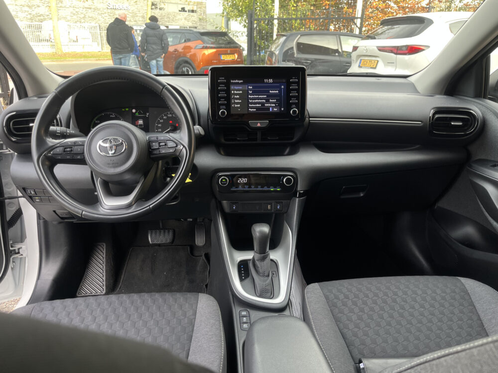 Toyota Yaris 1.5 Hybrid Business Plus // ADAPTIEVE CRUISE // NAVI+CARPLAY // CAMERA // CLIMA // STOELVERWARMING // 15