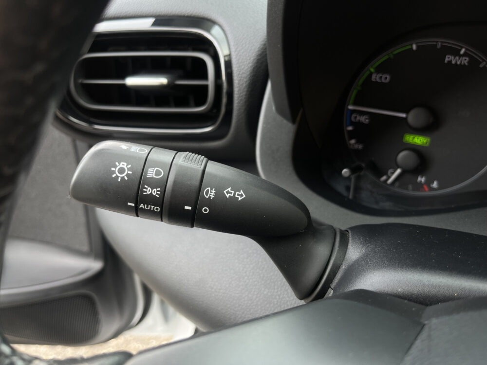 Toyota Yaris 1.5 Hybrid Business Plus // ADAPTIEVE CRUISE // NAVI+CARPLAY // CAMERA // CLIMA // STOELVERWARMING // 19