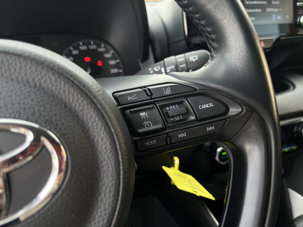 Toyota Yaris 1.5 Hybrid Business Plus // ADAPTIEVE CRUISE // NAVI+CARPLAY // CAMERA // CLIMA // STOELVERWARMING // 20