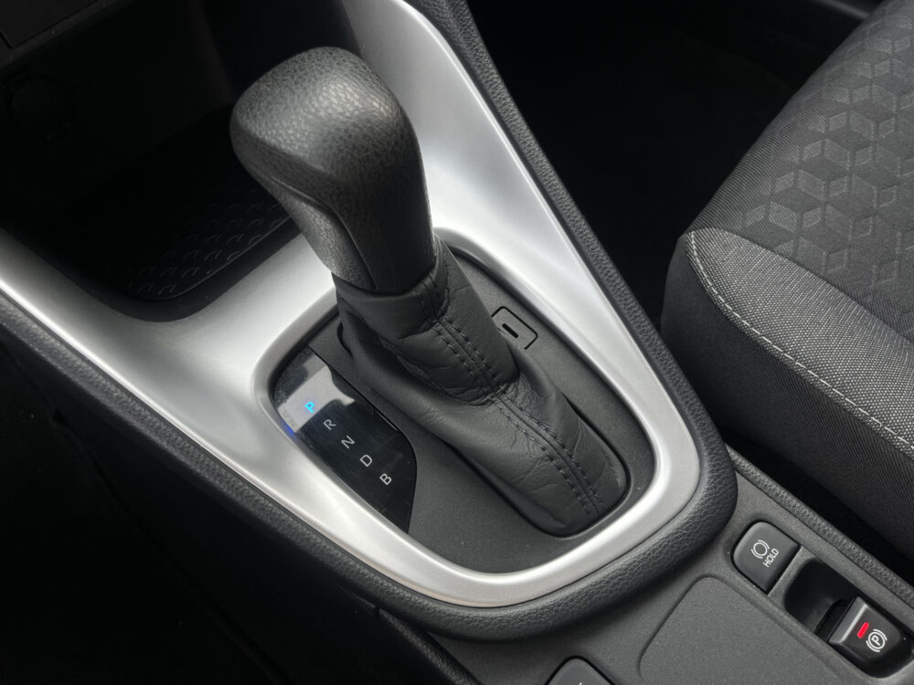 Toyota Yaris 1.5 Hybrid Business Plus // ADAPTIEVE CRUISE // NAVI+CARPLAY // CAMERA // CLIMA // STOELVERWARMING // 23