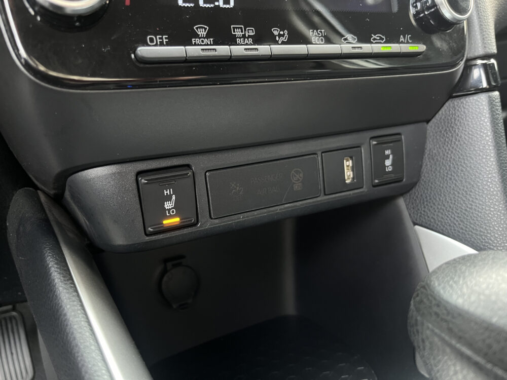 Toyota Yaris 1.5 Hybrid Business Plus // ADAPTIEVE CRUISE // NAVI+CARPLAY // CAMERA // CLIMA // STOELVERWARMING // 26