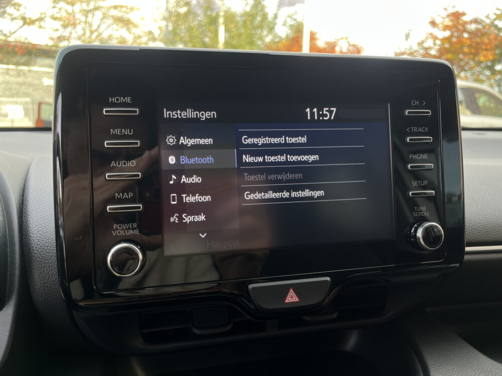 Toyota Yaris 1.5 Hybrid Business Plus // ADAPTIEVE CRUISE // NAVI+CARPLAY // CAMERA // CLIMA // STOELVERWARMING // 29