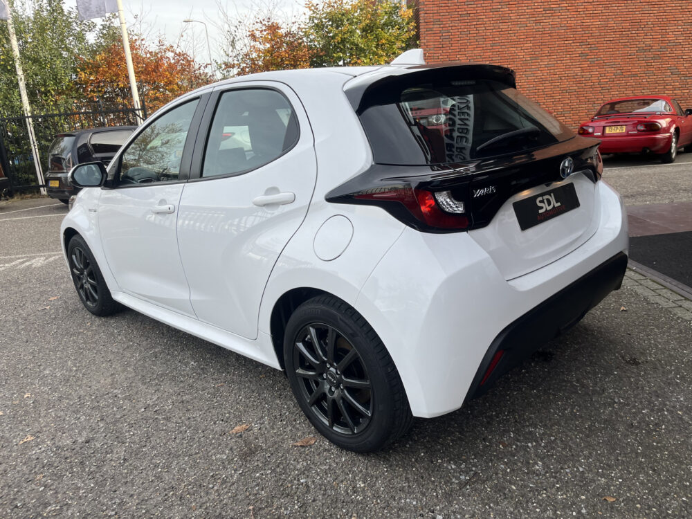 Toyota Yaris 1.5 Hybrid Business Plus // ADAPTIEVE CRUISE // NAVI+CARPLAY // CAMERA // CLIMA // STOELVERWARMING // 3