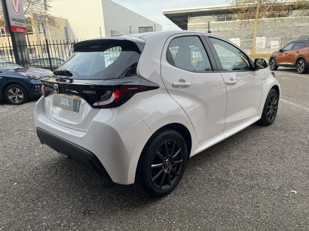 Toyota Yaris 1.5 Hybrid Business Plus // ADAPTIEVE CRUISE // NAVI+CARPLAY // CAMERA // CLIMA // STOELVERWARMING // 5